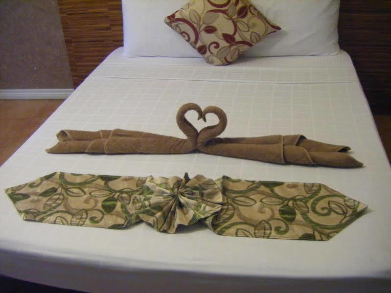 Feliness Resort Manoc-Manoc Bagian luar foto